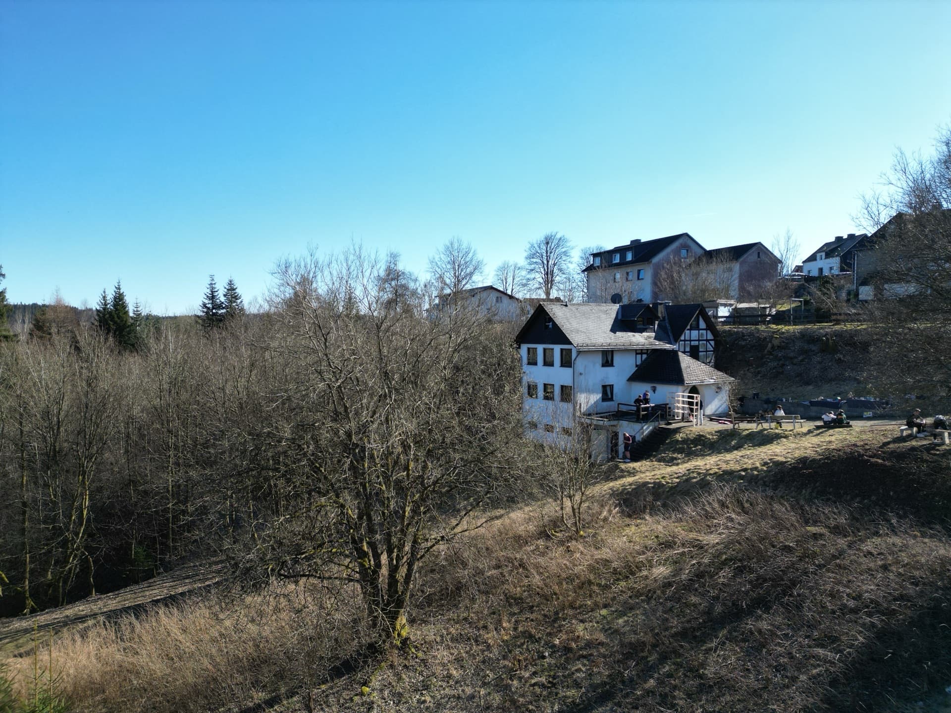 Wiesenhütte aus der Vogelperspektive